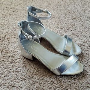 Girls size 3 silver dress sandals